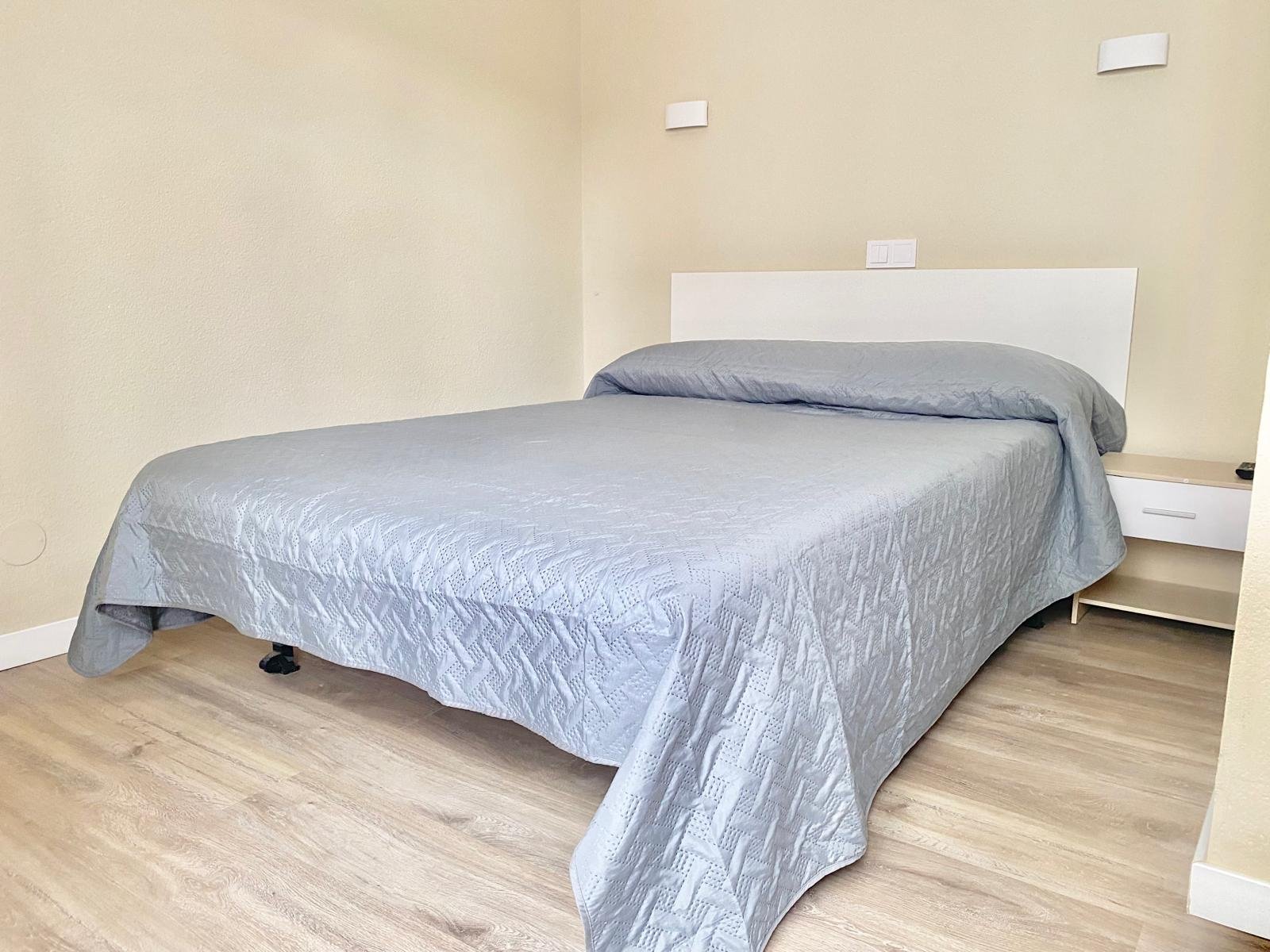 Habitacion con cama de matrimonio